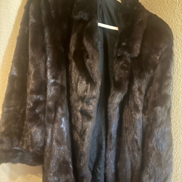 Elegant Black Faux Fur Coat - Picture 6 of 8